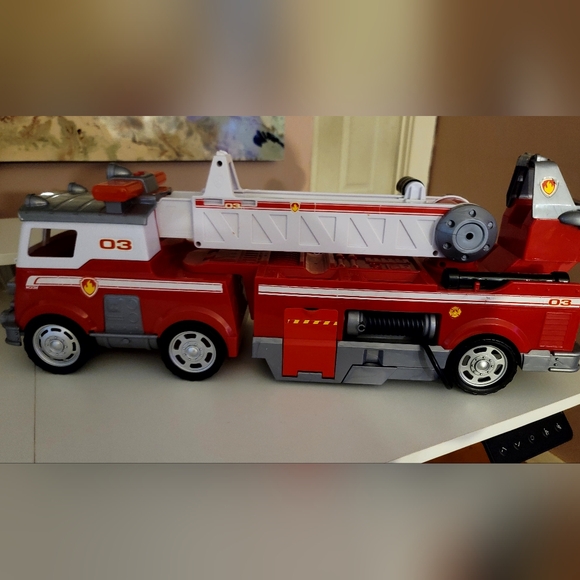 PAW Patrol Fire Truck Ultimate Rescue 24.5” Extendable 2ft Tall Ladder 03 Engine - Picture 7 of 7